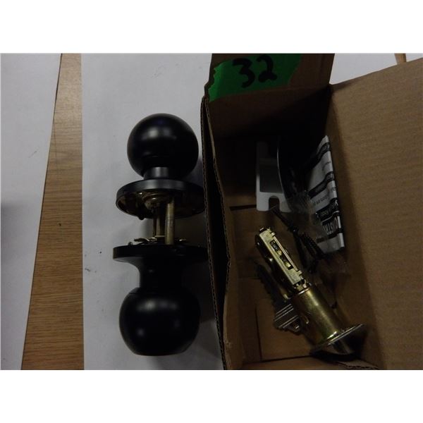 NEW:  DOOR LOCK ASSEMBLY (WITH KEYS)