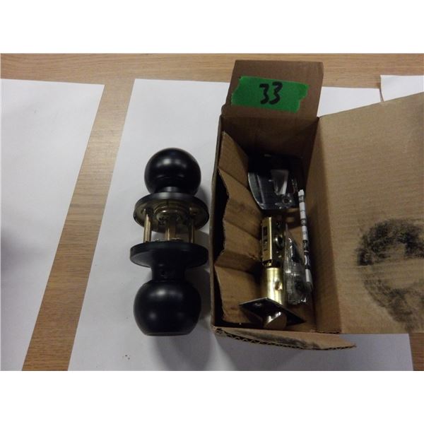 NEW:  DOOR LOCK ASSEMBLY (WITH KEYS)