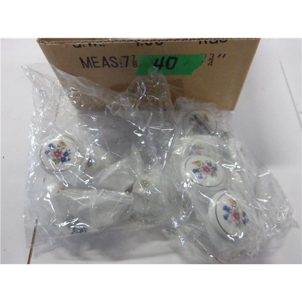 STORE RETURNS (AS IS):  3 BAGS C/W DRAWER KNOBS (18)