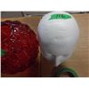 Image 2 : 2 STYROFOAM MANNEQUIN HEADS, 1 LAMP SHADE