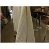 Image 5 : UNCLAIMED STORAGE:  DOUBLE SIZE WHITE THROW