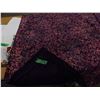 Image 1 : UNCLAIMED STORAGE:  40" X 40" QUILT, 2 STANDARD PILLOWCASES