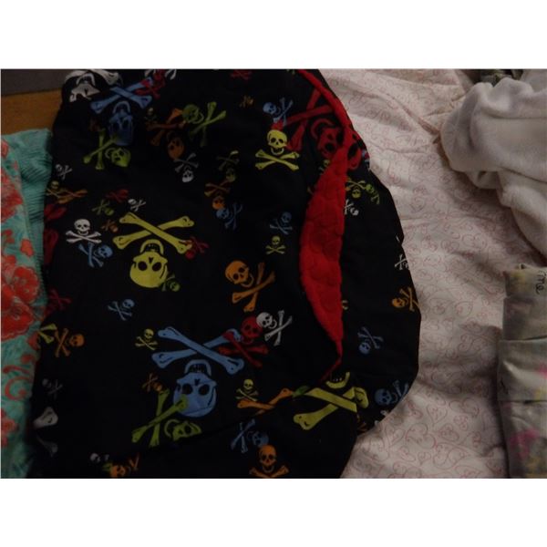 UNCLAIMED STORAGE:  BOX C/W ASSORTED ITEMS READY TO SEW