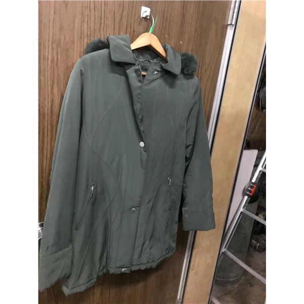 LADIES THUNDER BAY WINTER JACKET (SIZE LARGE)