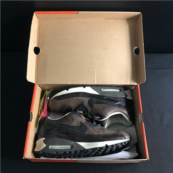 PAIR OF AIRMAX 90 PREMIUM SNEAKERS SIZE 10 IN ORIGINAL BOX