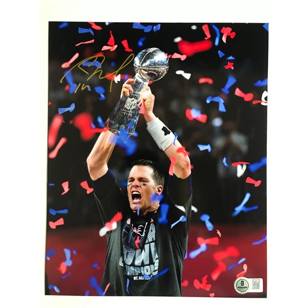 TOM BRADY SIGNED 8X10 - BECKETT COA