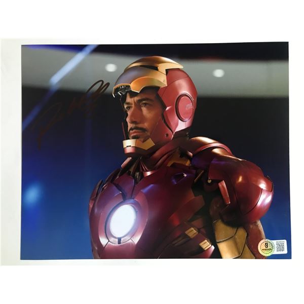 ROBERT DOWNEY JNR SIGNED IRON MAN 8X10 - BECKETT COA
