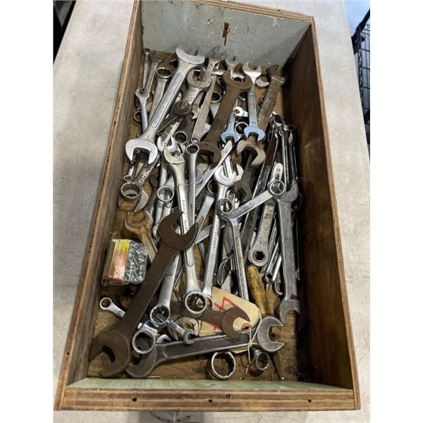 TRAY OF ASSORTED WRENCHES