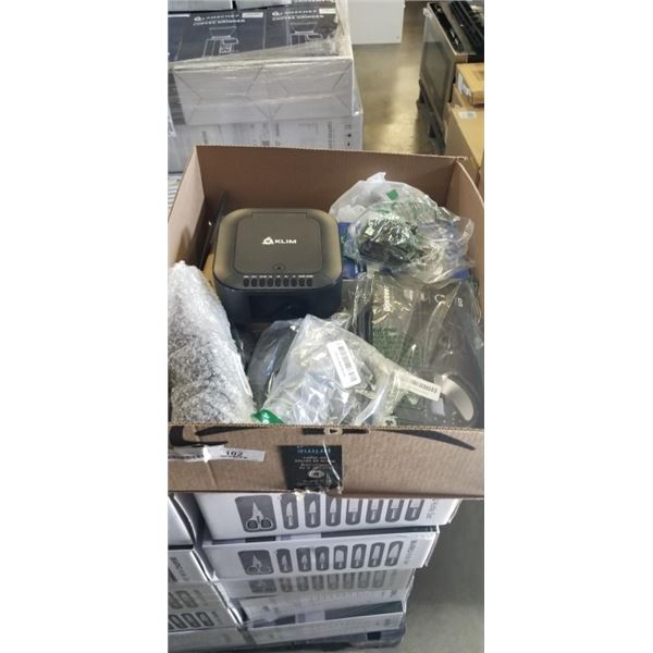 TRAY OF KLIM ITEMS INCLUDING DISCOVER DISCMAN, BOOMBOX, KLIM TEMPEST, CASETTE PLAYERS, ETC