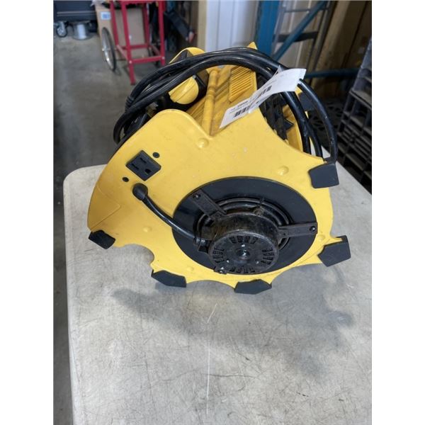PORTABLE UTILITY BLOWER. WORKING