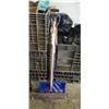 Image 1 : 2 SNOW SHOVELS