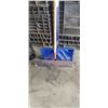 Image 2 : 2 SNOW SHOVELS
