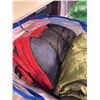 Image 5 : 2 SLEEPING BAGS AND ASSORTED SAFETY / HIGH VIZ GEAR WITH HARD HAT