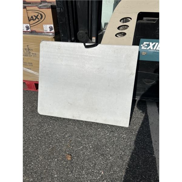 6 FOOT PLASTIC MARKET TABLE