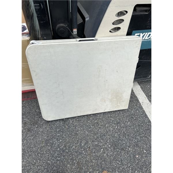 6 FOOT PLASTIC MARKET TABLE