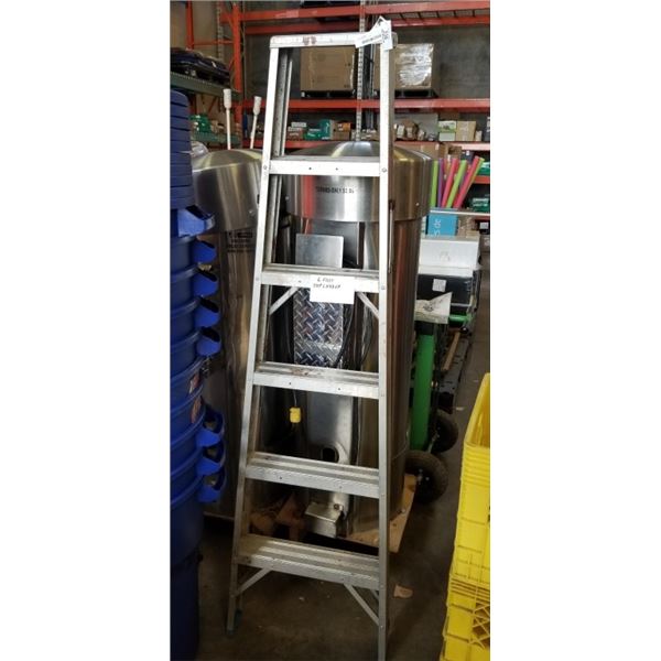 6 FOOT METAL LADDER