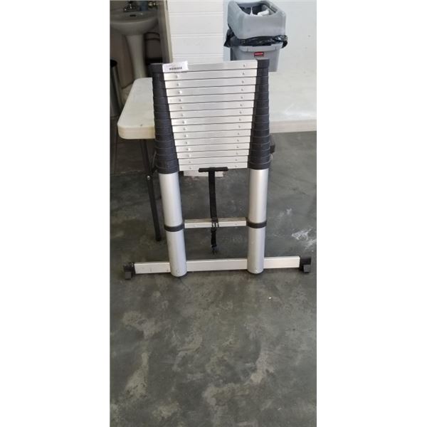 COLLAPSIBLE LADDER