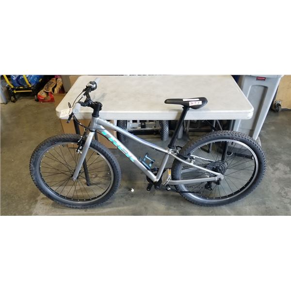 GREY TREK BIKE