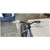 Image 5 : GREY TREK BIKE