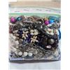 Image 4 : 2 BAGS OF JEWELRY PIECES AND PARTS