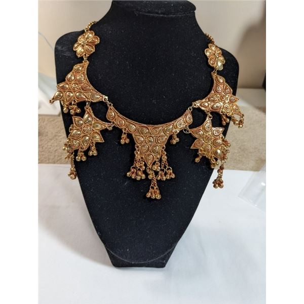 VINTAGE 18K GOLD PLATED NECKLACE W/ TASSELS (ONE MISSING)
