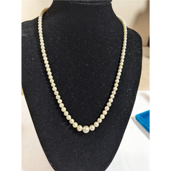 VINTAGE GENUINE CULTURED PEARLS NECKLACE