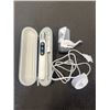 Image 1 : ORAL-B IQ CORDLESS TOOTHBRUSH WITH CHARGER AND CASE WORKING