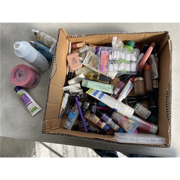 TRAY OF VARIOUS BEAUTY PRODUCTS/MAKEUP