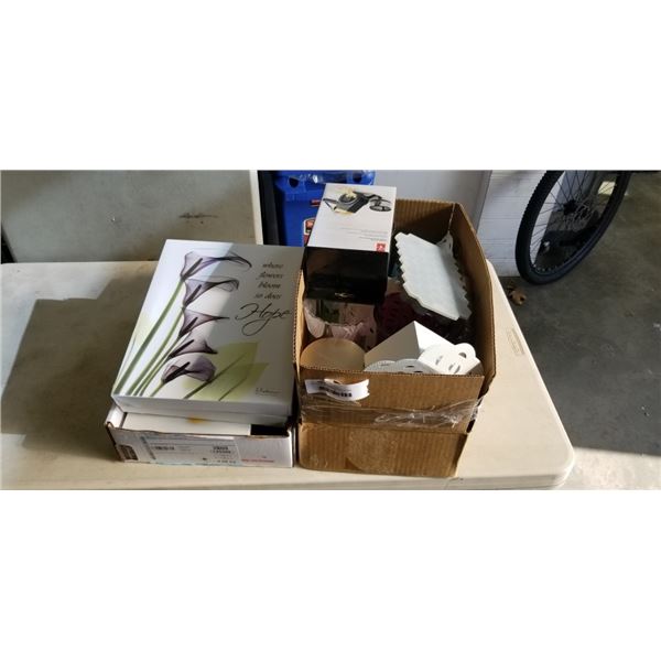 2 BOXES OF HOUSEHOLD DECOR AND WALL CANVAS