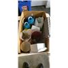 Image 2 : 2 BOXES OF HOUSEHOLD DECOR AND WALL CANVAS