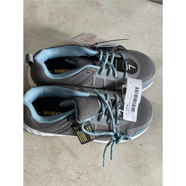 NEW PAIR OF SIZE 7 SHOES