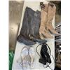 Image 1 : BAG OF SIZE 9 LADIES BOOTS/HEELS