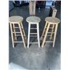 Image 1 : 3 WOODEN BAR STOOLS