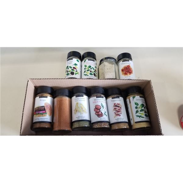 TRAY OF 10 NEW ASSORTED EPICURE SPICES AND SEASONINGS