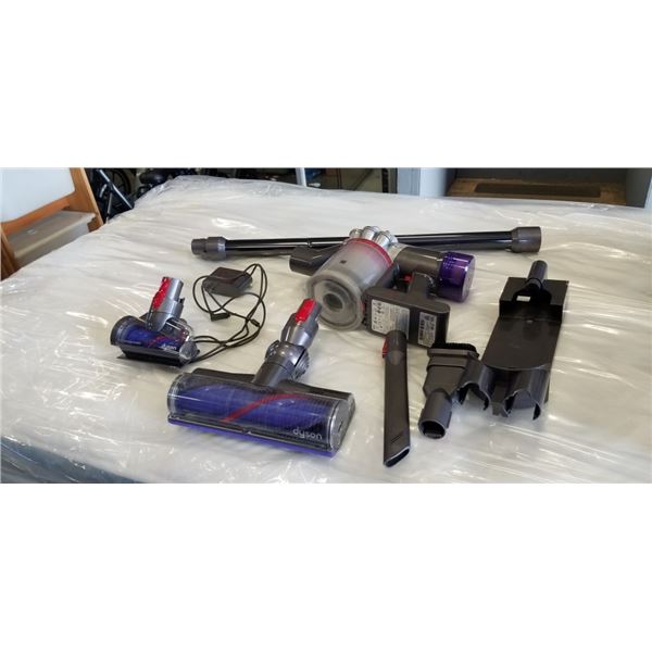 DYSON V8 ANIMAL CORDLESS STICK VACUUM - TESTED WORKING, RETAIL $599