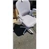 Image 3 : BRAND NEW MESH BACK OFFICE CHAIR, GREY AND WHITE, RETAIL $249