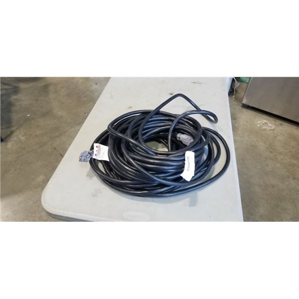 APPROX 100 FEET HEAVY DUTY BLACK EXTENSION CORD. 10AWG/3C