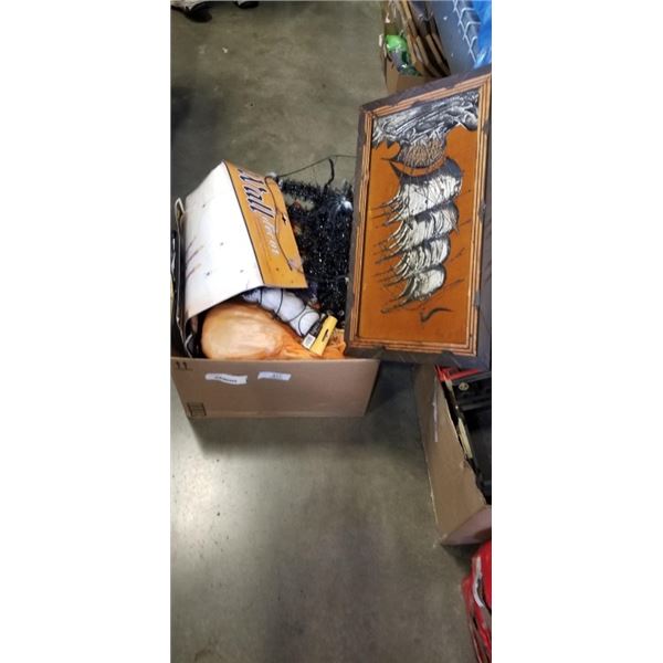LARGE LOT OF HALLOWEEN DECOR