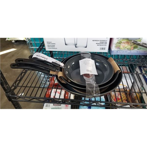 SET OF TFAL NO  STICK PANS