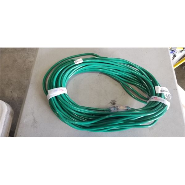 APPROX 100 FOOT HEAVY DUTY  LIGHTED GREEN EXTENSION CORD. 16AWG/3C