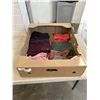 Image 1 : TRAY OF LADIES LULULEMON CLOTHING ANF 1 PIECE TNA