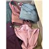 Image 4 : TRAY OF LADIES LULULEMON CLOTHING ANF 1 PIECE TNA