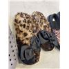 Image 3 : BAG OF SIZE 7 UNISEX SLIPPERS
