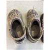 Image 5 : BAG OF SIZE 7 UNISEX SLIPPERS