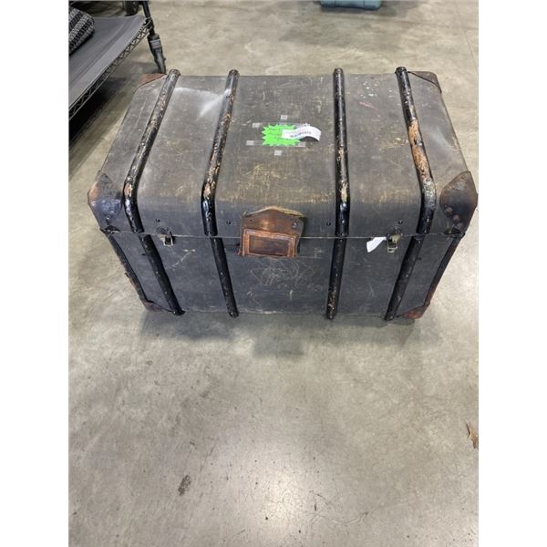 ANTIQUE TRUNK WITH ASSORTED FIGURINES, ANIMAL FIGURES, DECOR, COOKIE JAR, LOTS OF COLLECTIBLE CHINA 