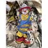 Image 5 : ANTIQUE TRUNK WITH ASSORTED FIGURINES, ANIMAL FIGURES, DECOR, COOKIE JAR, LOTS OF COLLECTIBLE CHINA 