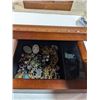 Image 3 : MUSICAL JEWELRY BOX W/ JEWELRY CONTENTS