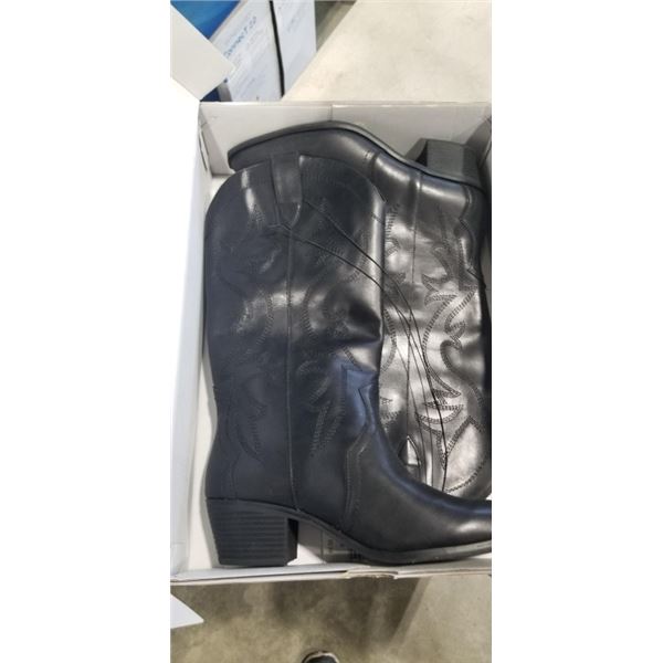 AS NEW ALDO LADIES BLACK BOOTS. SIZE 8