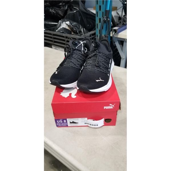 AS NEW PUMA LADIES BLACK RUNNING SHOES. SIZE 8 US