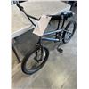 Image 2 : GREY SUPERCYCLE BIKE